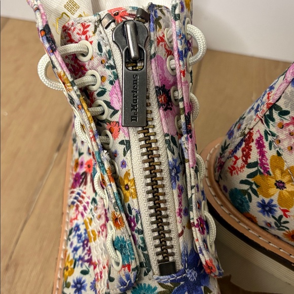Floral Dr Marten Sinclair Wanderlust Platform Boot size 6 New! - Picture 2 of 7